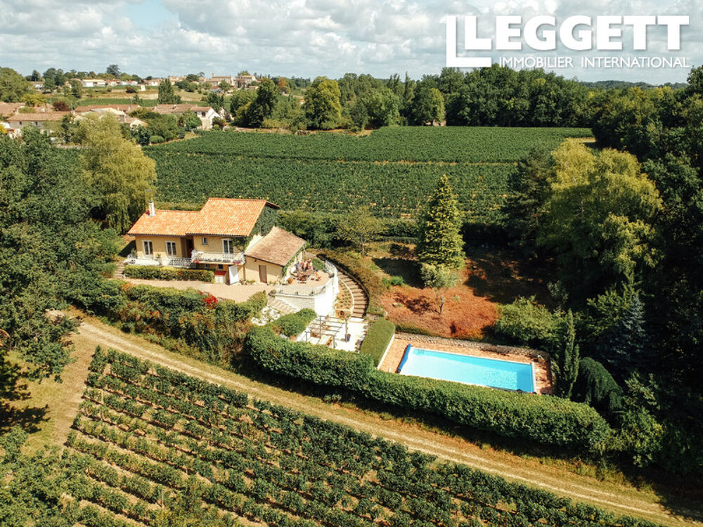 Emplacement AAA! Une maison superbe en parfait état avec piscine, au calme absolu avec vue magnifique!