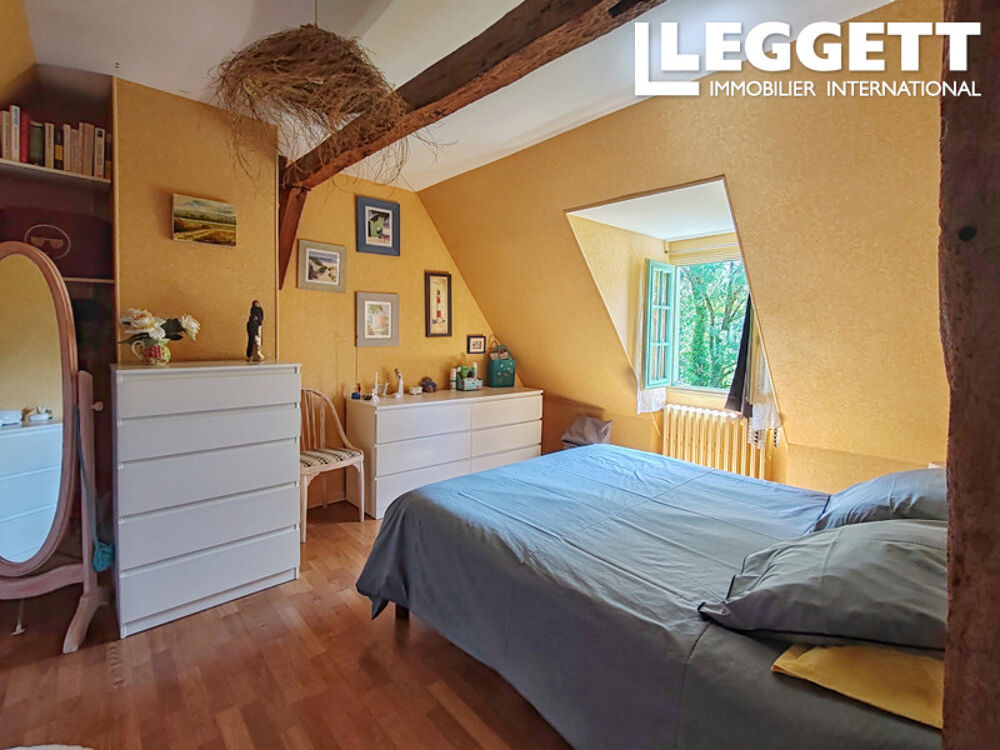 Vente Maison Maison de 120m2, 3 chambres, 1 salle d'eau, double garage, jardin avec terrasse et même une cave. DPE C GES A. Cerelles