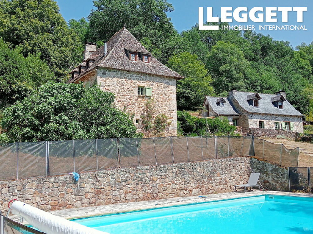 Vente Maison Rare! 2 maisons de caractère à rafraichir avec grange et dépendance sur 13ha. Piscine, vue somptueuse, calme! Saint-privat