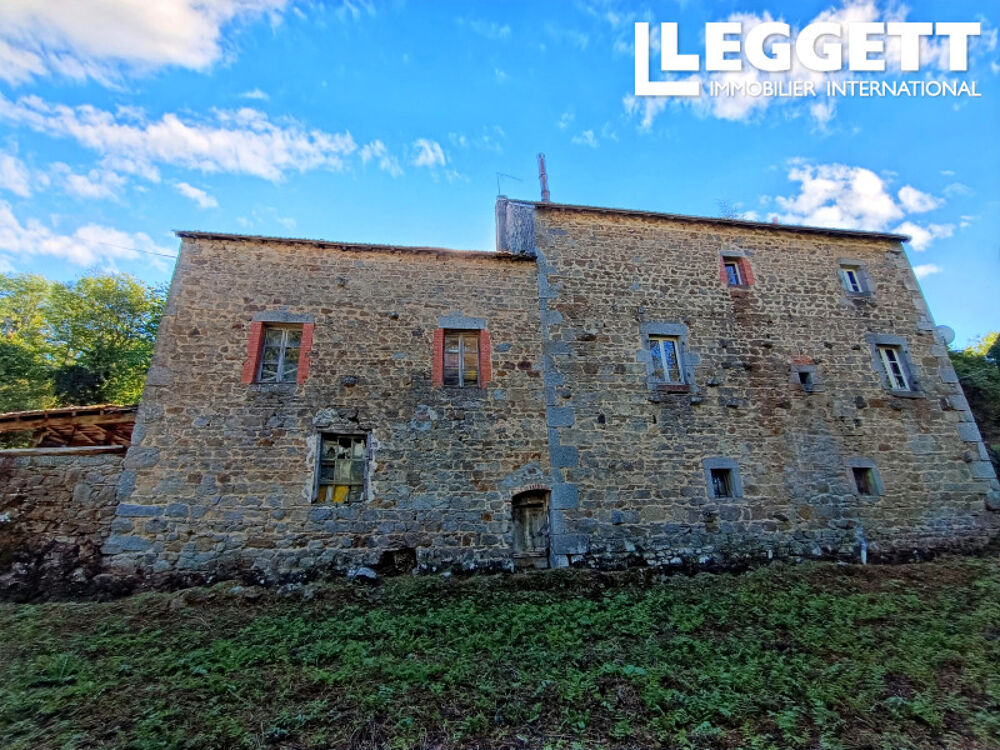 Charmante propriété à rénover en bord de rivière, terrain de 744 m² en périphérie d'un agréable village