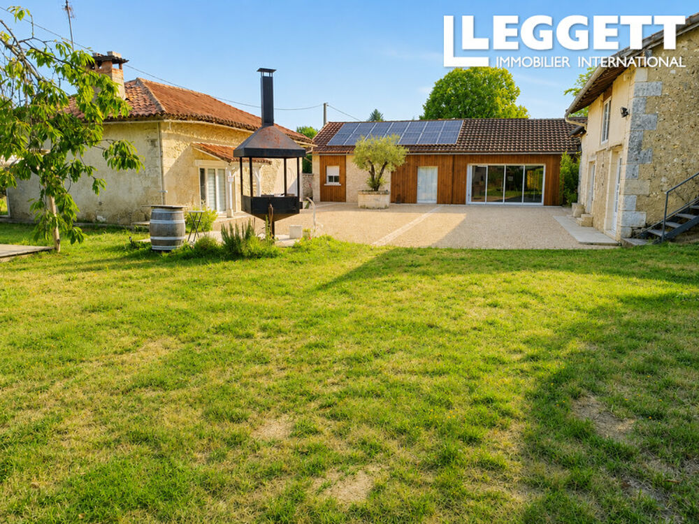 Périgord - Corps de ferme avec maison principale et 2 gîtes au calme avec vue sur la campagne