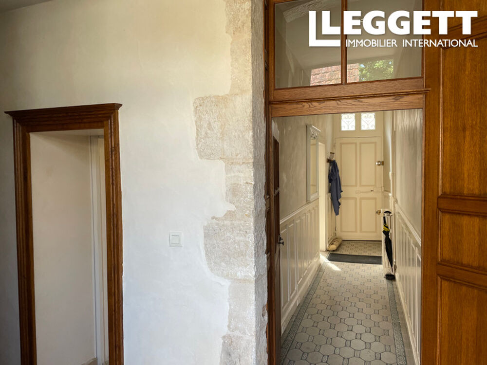 Grande maison de ville rénovée, boutique et jardin privé au centre d'un bourg