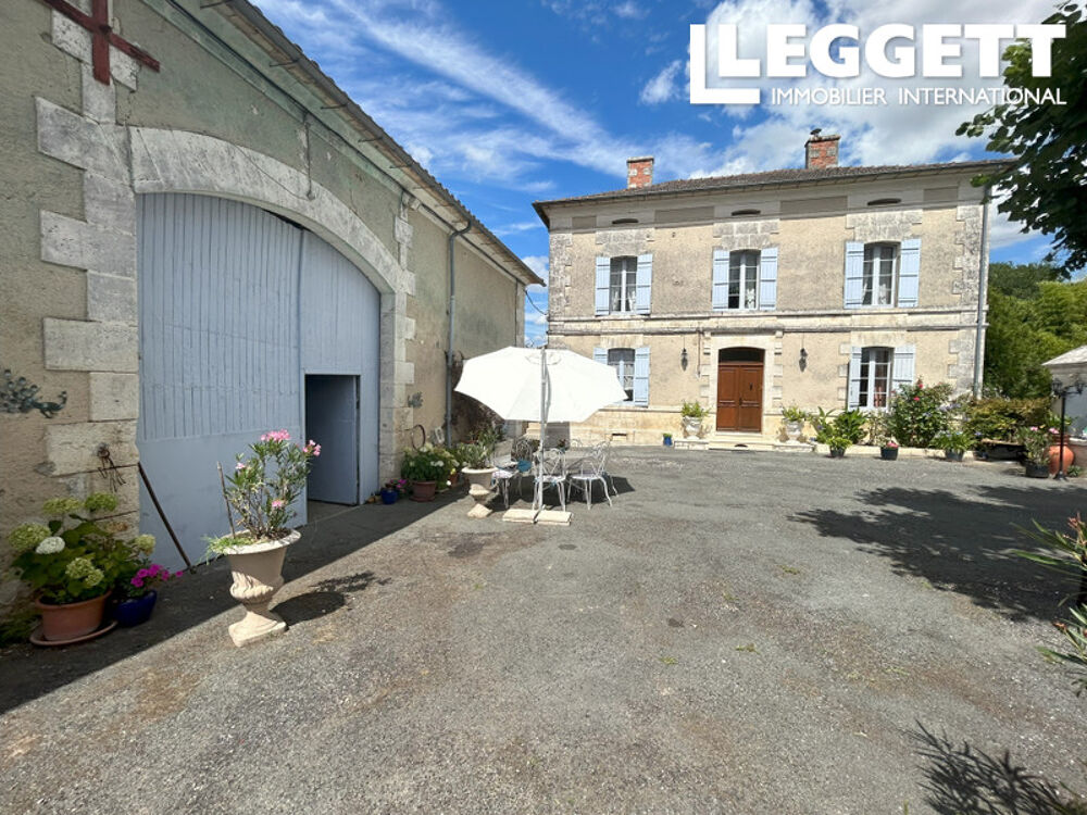 Vente Maison Magnifique manoir de quatre chambres situé dans un endroit paisible, grande grange, jardin isolé et parking Villetoureix