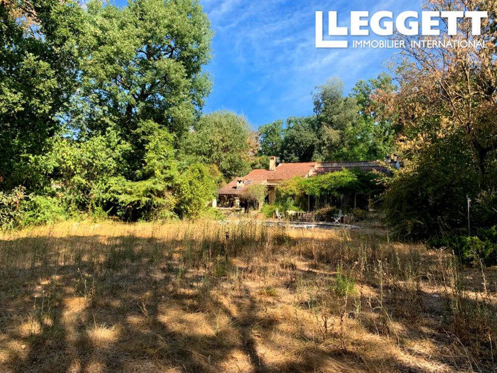 Villa provençale de 132 m2 située sur un terrain paysager de 2740 m2