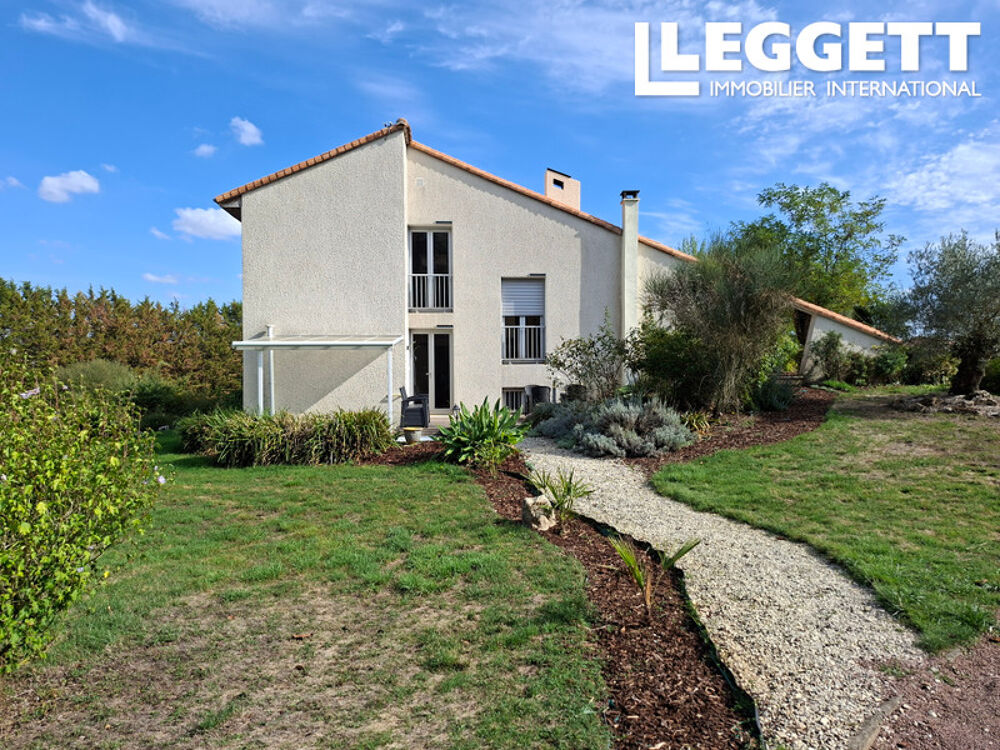 Vente Maison Maison d'architecte, offrant 5 chambres, 4 salles d'eau, garage et plus de 1,3 hectares de jardin avec étang SauzÉ-vaussais