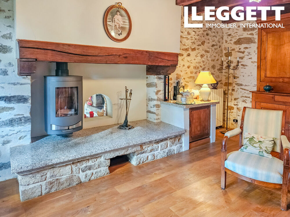 Une Rareté : Magnifique Propriété de Campagne au Charme Authentique avec Plus de 2 Ha de Terrain Naturel Privé