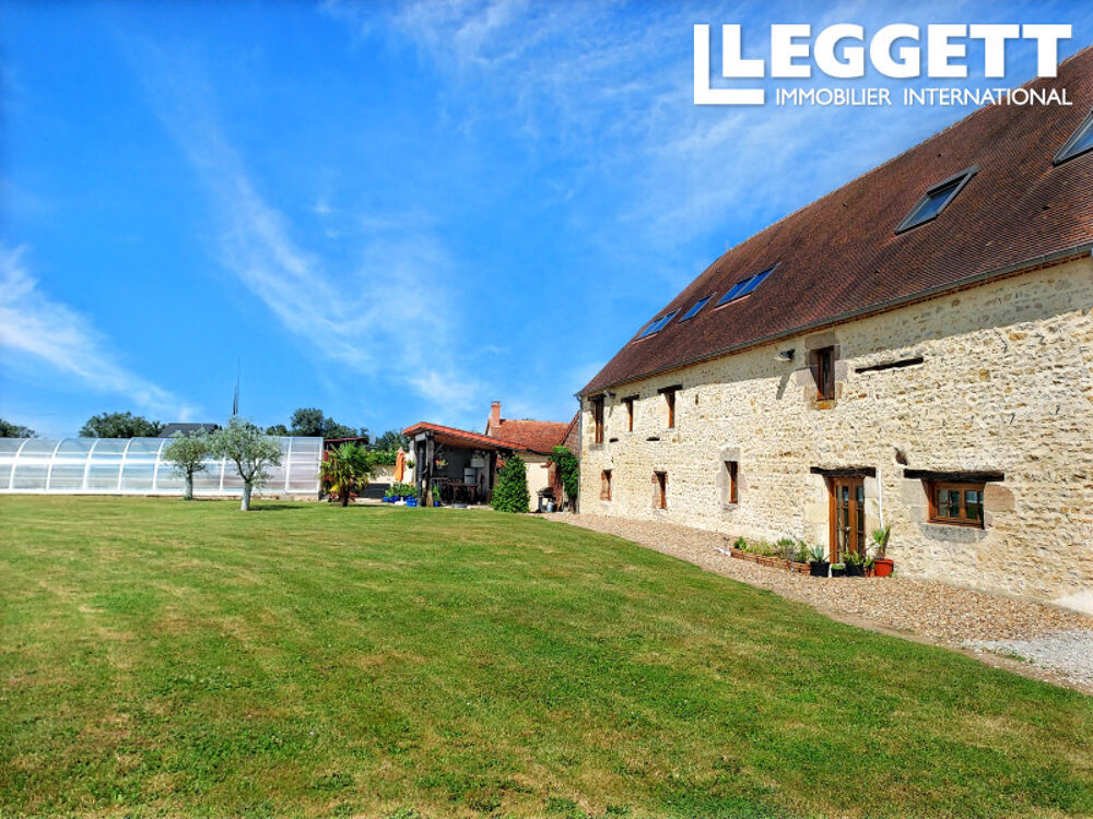 Vente Maison Grange rénovée avec 4 chambres en suite, deux cottages et piscine couverte sur 1,19?ha près de Lurcy-Levis Lurcy-lÉvis