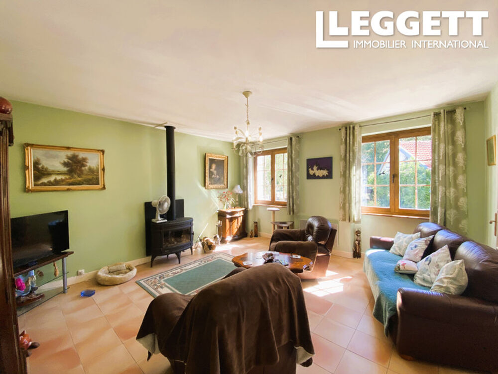 Vente Maison Belle maison de campagne avec gîte, grange, atelier et écuries sur 2 hectares, sans voisins. ChÂteaumeillant
