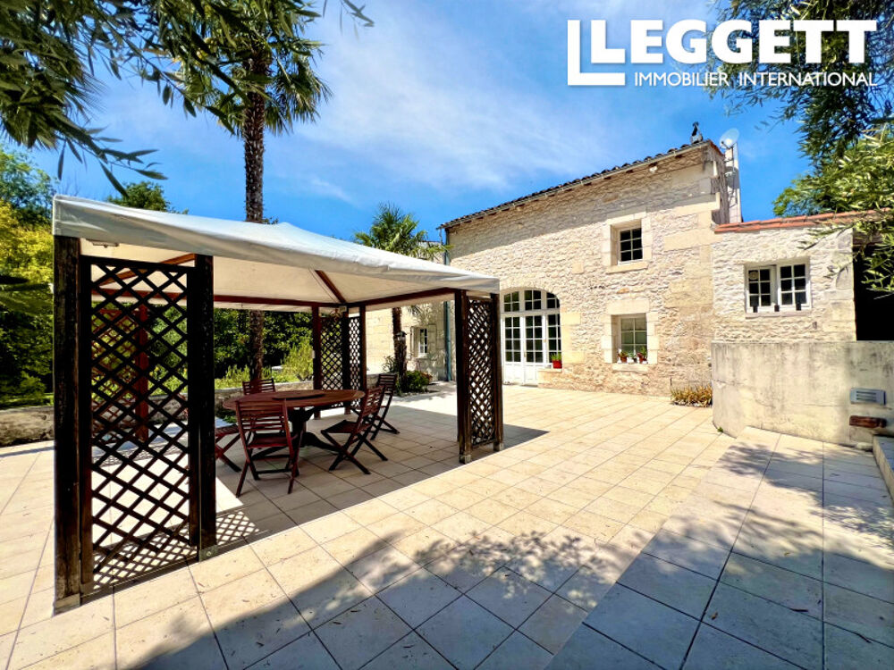 Vente Maison Maison 3 chambres, maison d'amis 4 chambres, salle de séminaire,piscine, terrain 6353m², entre Saintes/Pons. Courcoury