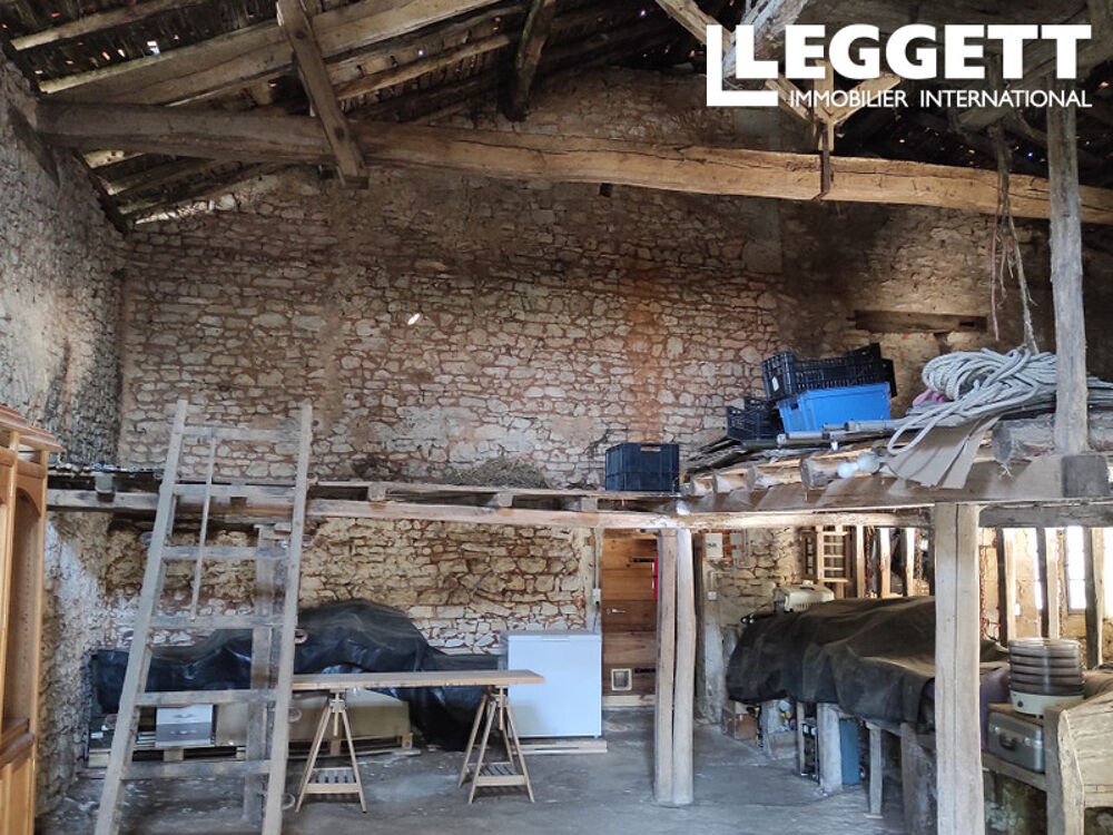 Vente Maison Une maison principale, un gîte entièrement meublé, un deuxième gîte en cours d'aménagement, une immense grange Javerlhac-et-la-chapelle-saint-robert
