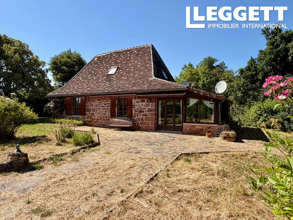 Vente Maison Charmante maison en pierres avec dépendance sur un terrain de 3 hectares, située sur les hauteurs d'Hautefort. Hautefort