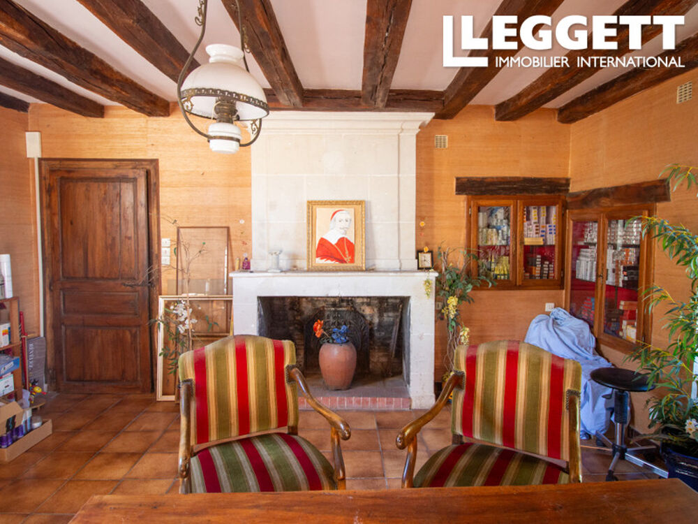 Vente Maison Un bâtiment à usage de commerce mais pouvant être transformé en maison intra-muros de Richelieu Richelieu