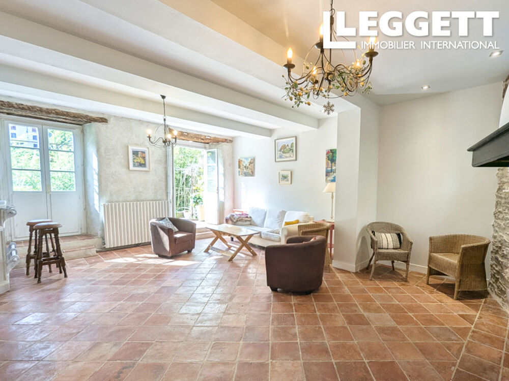 Vente Maison Nouveau prix intéressant pour cette maison de village spacieuse avec jardin au bord de la rivière. Mas-cabardÈs