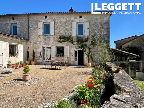   La propri�t� la plus parfaite qui soit, elle r�pond vraiment � TOUS les crit�res. Venez la visiter! Maison - 11 pi�ce(s) - 267 m�