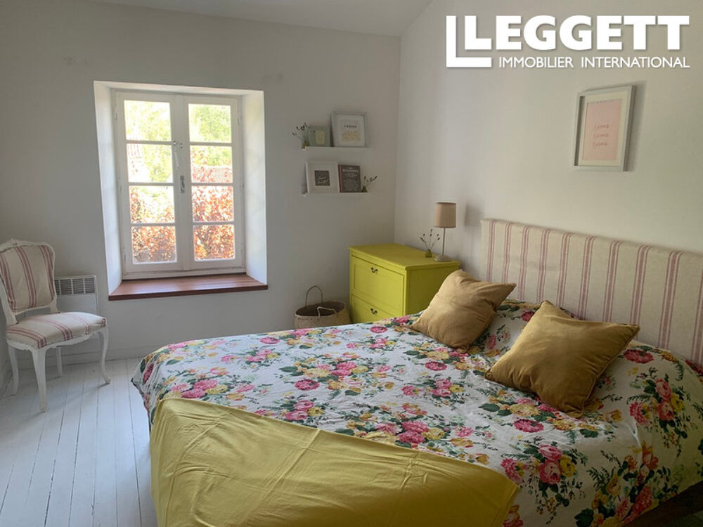 Vente Maison Une propriété très intime de 4 à 6 chambres située dans un village à quelques minutes en voiture de la future Saint-pierre-de-juillers