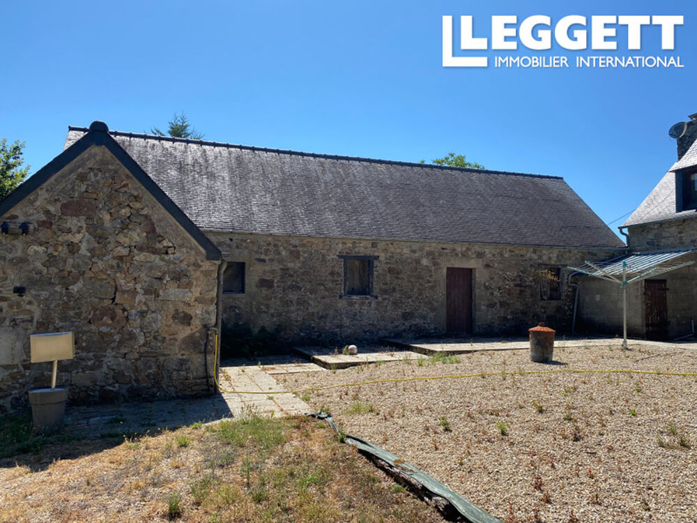 Maison de caractère avec 2 chambres, deux granges en pierre et cour intérieure. Plusquellec!
