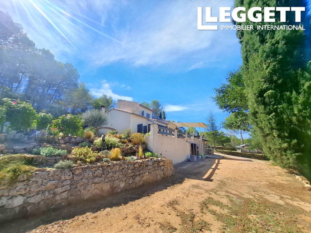 Vente Maison Charmante propriété en Provence, état impeccable, situation au calme<br />Environ 2 hectares, piscine, belle vue La verdiÈre