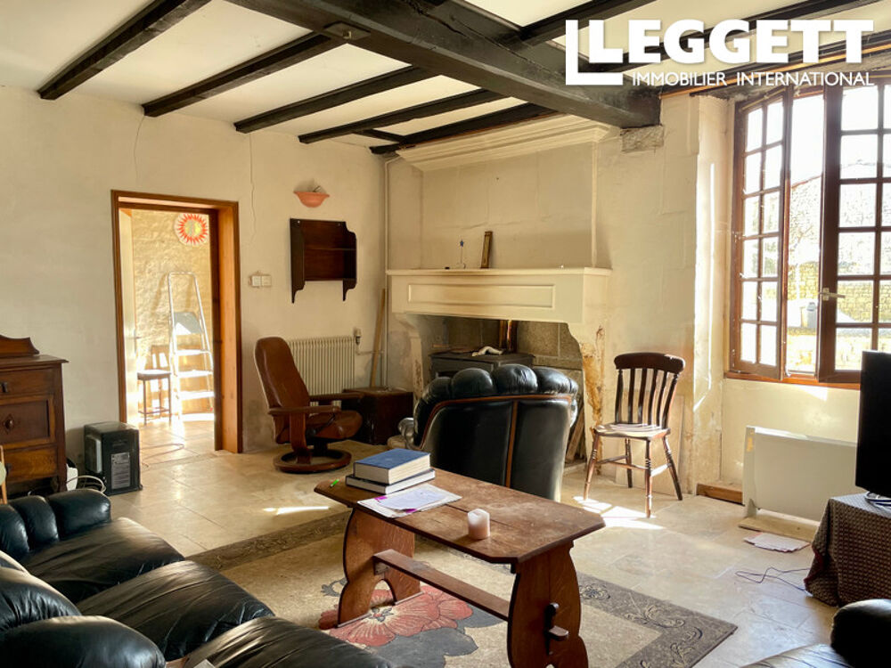 Vente Maison Une propriété en pierre, avec quatre chambres, un jardin et un terrain attenant. Vouharte
