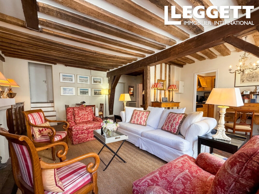 Vente Appartement Village Saint Paul, Le Marais. Appartement de caractère, Deux Pièces, 65m2 Carrez, au calme, 2ème étage. Paris 4
