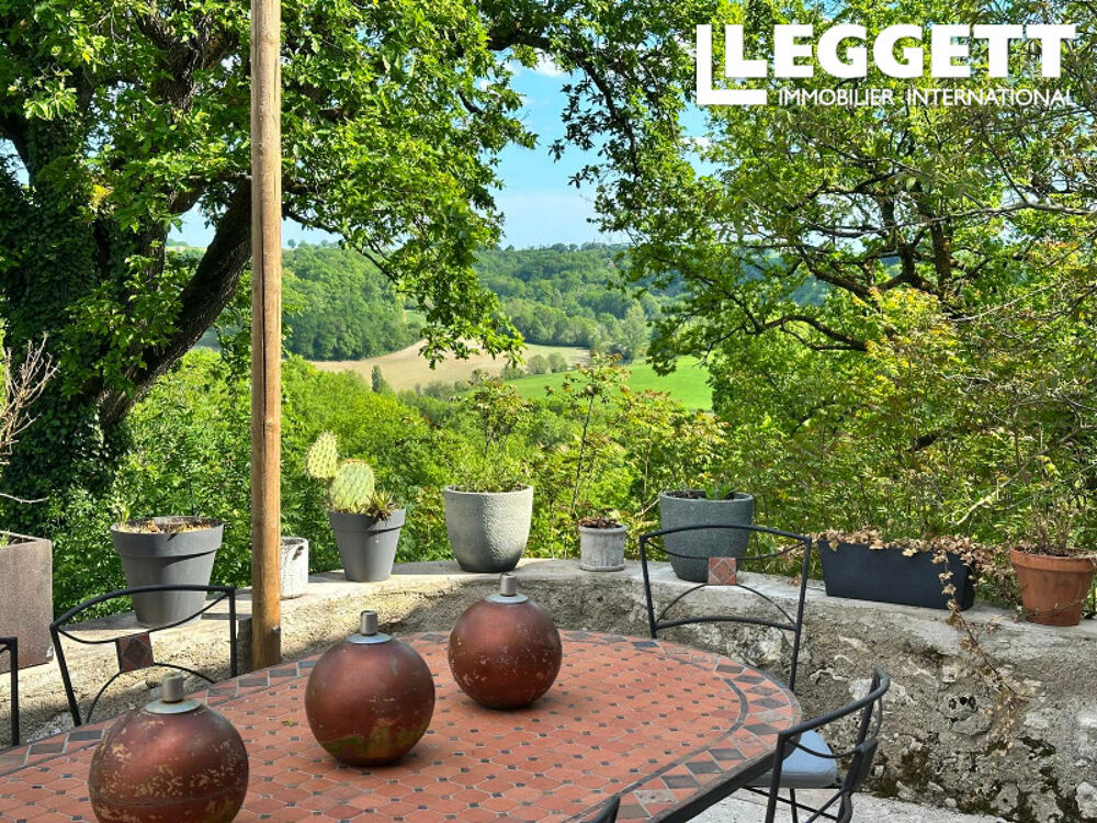 Vente Maison Élégante maison de 3 chambres avec piscine; gîte, située sur un terrain de 8 hectares comprenant des écuries Saint-beauzeil