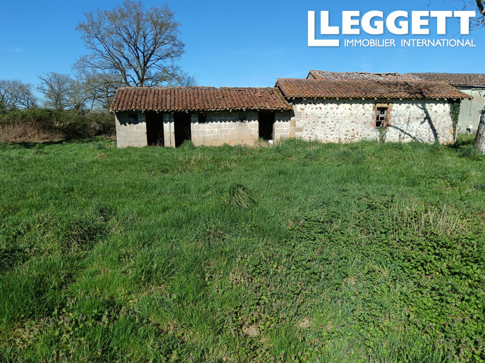 Vente Maison REDUIT!! Ensemble de 3 grandes dépendances agricoles à rénover vers 280 m², situées sur un terrain de 9 720 m² Availles-limouzine
