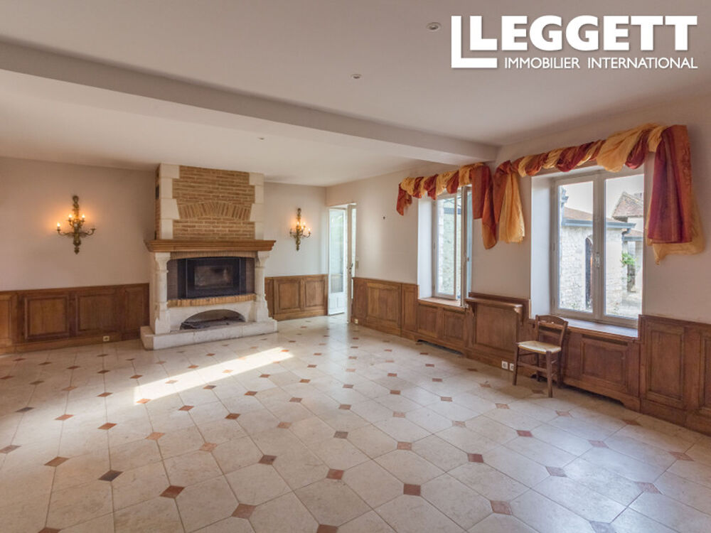 Vente Maison Maison de caractère au centre de Freneuse à seulement quelques pas des commerces et des commodités. Freneuse