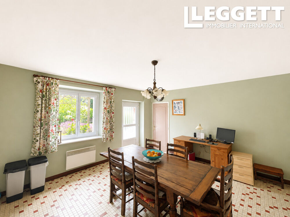 Charmante maison individuelle en pierre avec 3 chambres, grand jardin et garage,. Dans un environnement calme