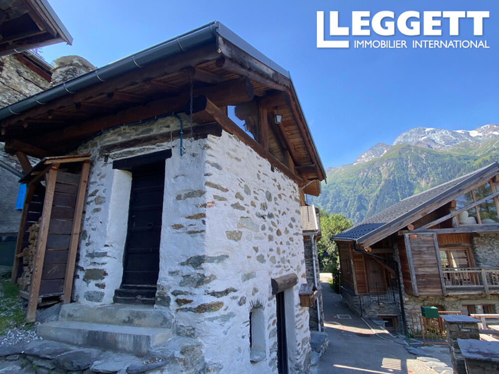 Chalet individuel avec terrasse privative, situé dans un hameau très recherché de Sainte-Foy-Tarentaise.