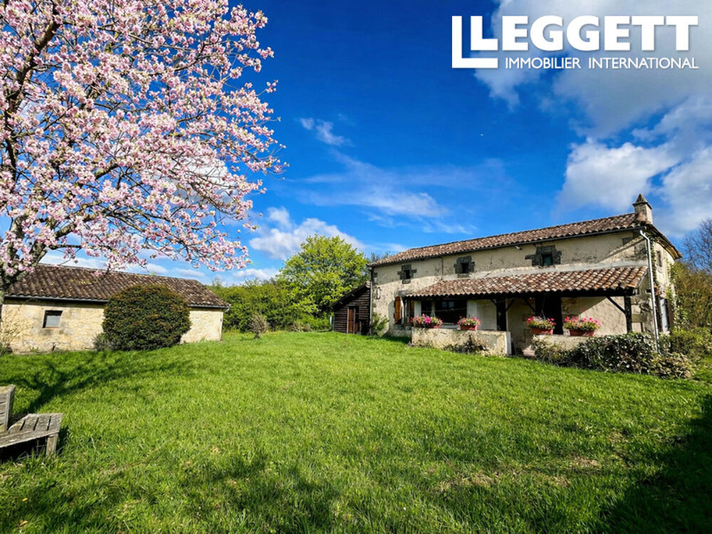 Vente Maison Charmante maison de ferme en pierre avec grange rénovée dans un endroit paisible et avec une vue magnifique. Tombeb?uf