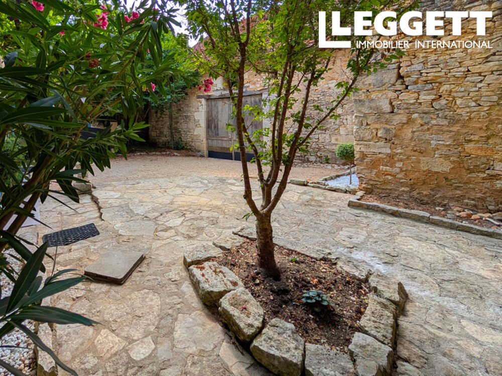 Maison de Maître du XVIIe/XVIIIe bien rénovée, avec cour et grange, dans un joli village