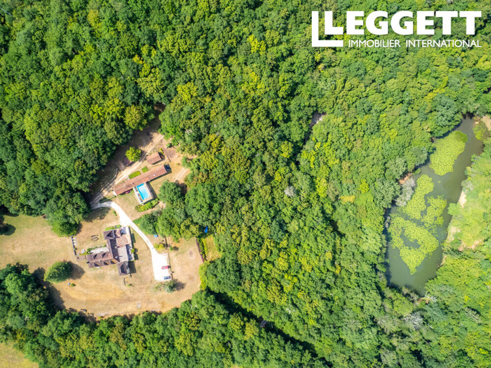 Vente Maison Au bout d'un chemin privé, un domaine de 22 hectares aux Eyzies Les eyzies