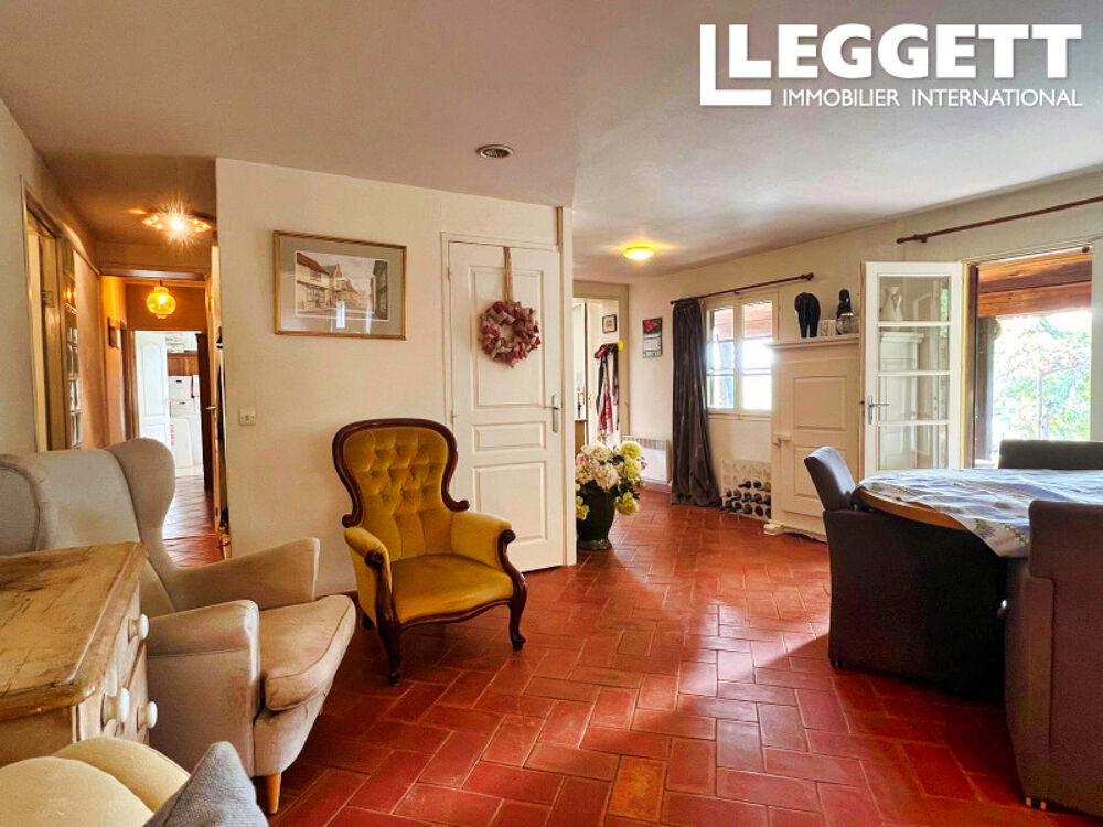 Vente Maison Maison de plain-pied de 111 m² avec 3 chambres et piscine. 3 083 m² de terrain en zone UC (emprise de 20%) Salernes