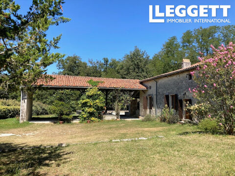   Une propri�t� incontournable de 5 chambres et 3 salles de bains au sud de Villebois Lavalette piscine & auvent Maison - 6 pi�ce(s) - 135 m�