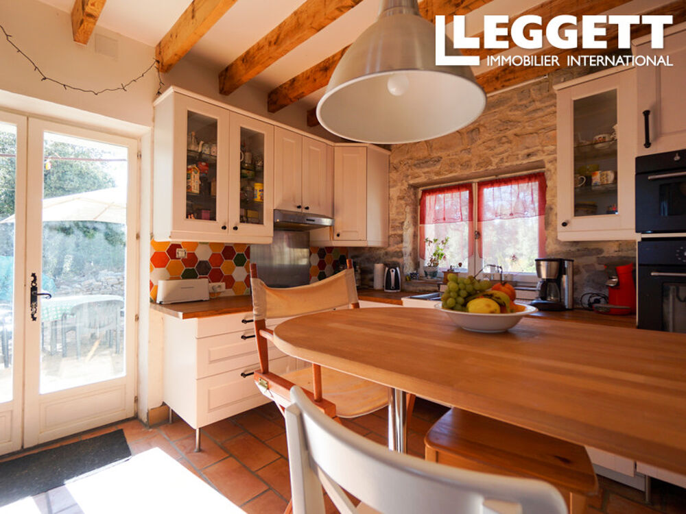 Vente Maison Proche de Quissac, charmante maison en pierre avec piscine et trois gîtes indépendants. Quissac