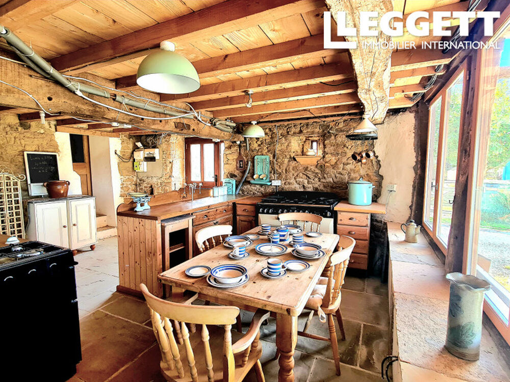 Propriété XVIIe à finir de rénover, cottage 1 ch. aménagé, grand jardin, à 2 km des commodités.