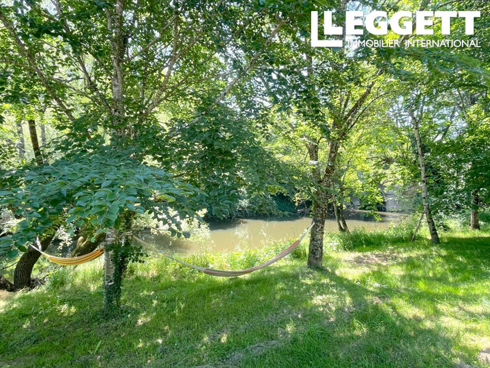 Vente Maison Charmante ferme rénovée avec grange, atelier, cour et située à proximité d'une petite rivière idyllique. Cubjac-auvÉzÈre-val d'ans