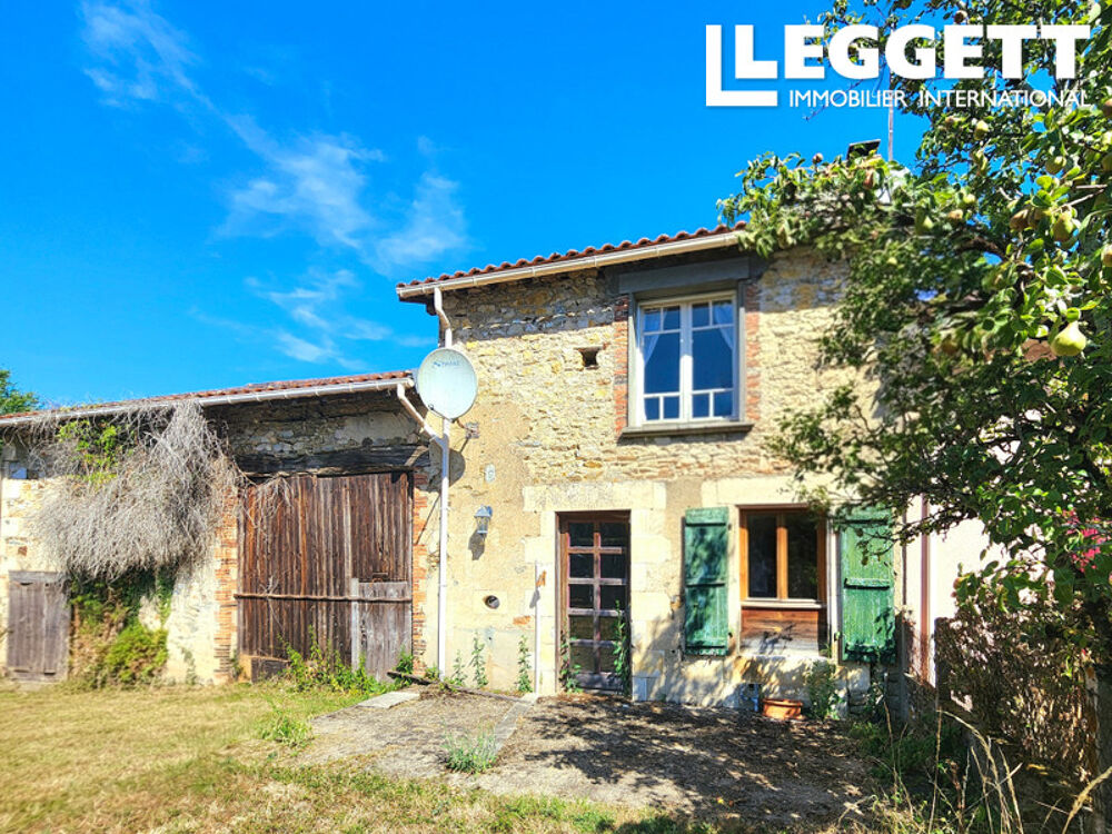 Maison en pierre avec seconde maison à rénover, granges et terrain de 6 382 m² près de Bussière-Poitevine