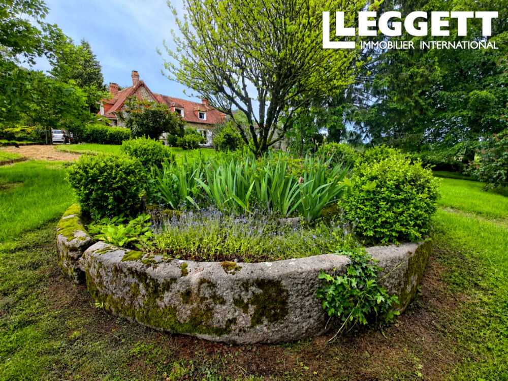 Vente Maison Maison en prierre avec jardin et view dégagée sur la campagne. Salon avec plafond cathédral et balcon. RÂnes