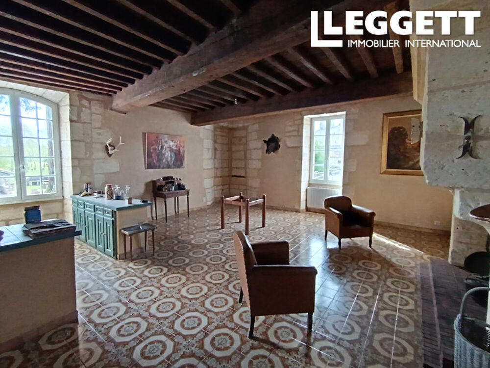 Vente Maison maison de village � usage mixte avec fond de commerce en RDC  et appartement ind�pendant � l'�tage. Bourdeilles