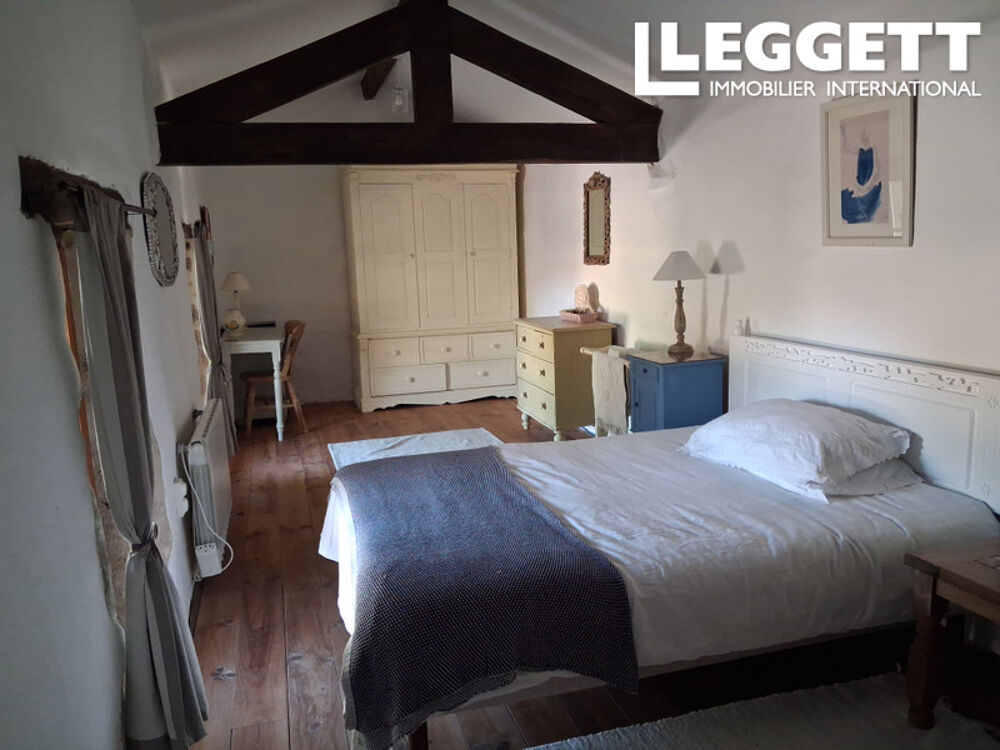 Vente Maison Grande maison de village, grange indépendante, située dans un petit hameau près de Saint-Mathieu. 3/4 chambres Saint-mathieu