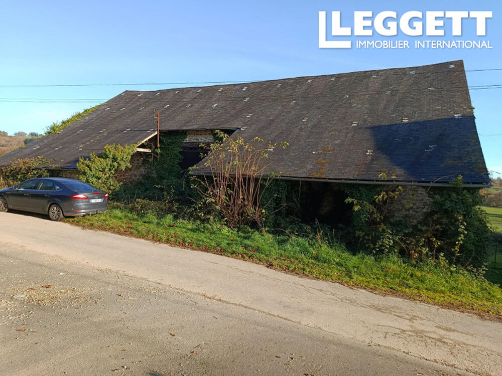 Grange indépendante à proximité de l'électricité, l'eau. Beaucoup de potentiel!