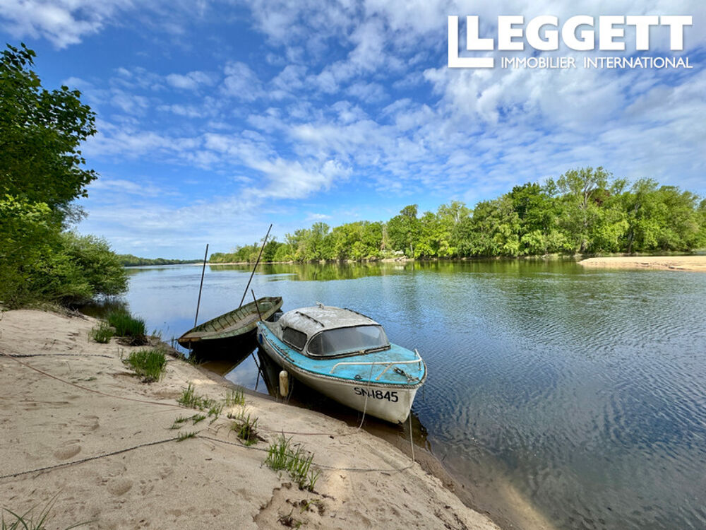 Jolie maison en pierre de 110 m² en bord de Loire avec accès privé au fleuve et amarrage.