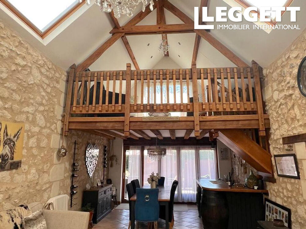 Vente Maison Propriété exceptionnelle comprenant deux grandes maisons avec piscine. Offrant un potentiel locatif. Superbe. Noyant-villages