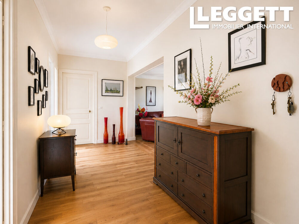 Vente Appartement Proche RER Le Vésinet Centre, 4 pièces rénové, étage élevé, balcon, ascenseur, cave et chambre de service Le vÉsinet