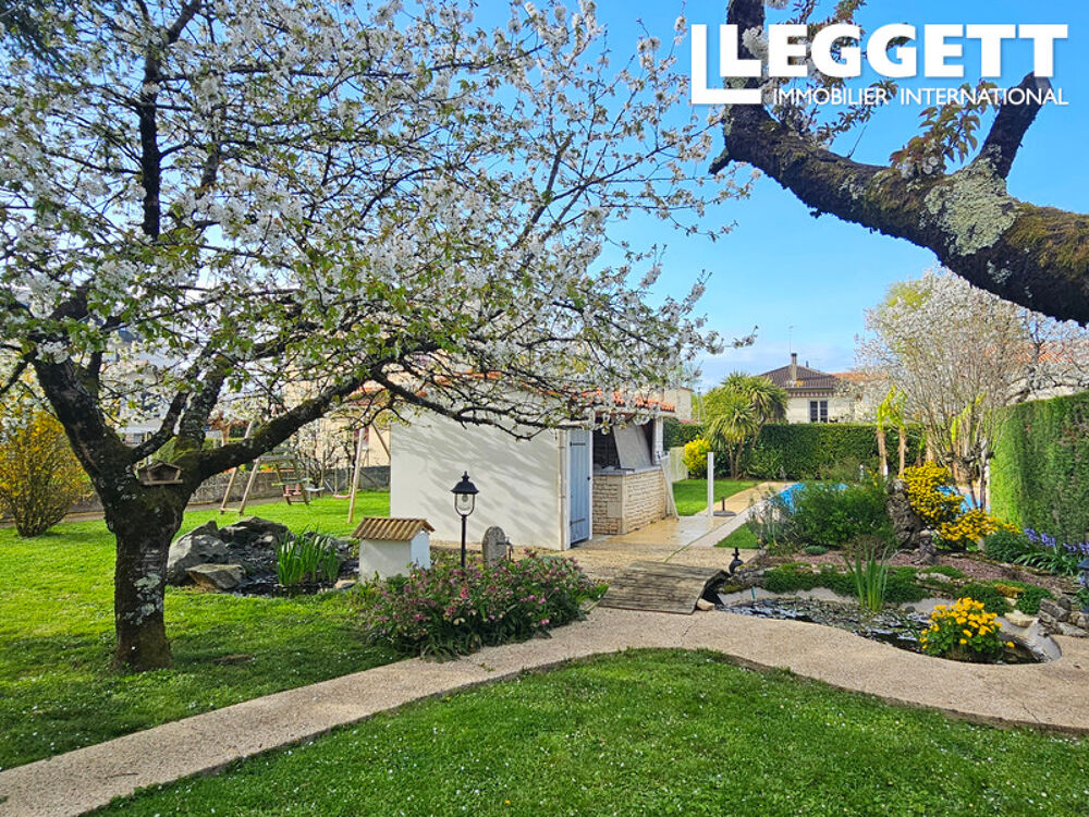 Vente Maison Niort - 5 min à vélo du marché Maison en pierre 147 m², 7 pièces, garages, jardin clos piscine, terrain 943 m² Niort