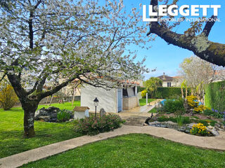 Vente Maison Niort - 5 min à vélo du marché Maison en pierre 147 m², 7 pièces, garages, jardin clos piscine, terrain 943 m² Niort