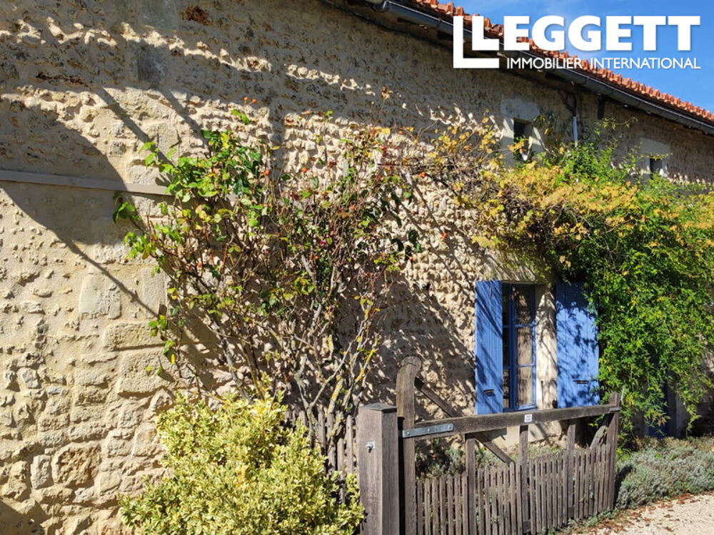 Vente Maison Maison en pierre comprenant trois chambres avec salle de bains attenante, jardin et dépendances La chapelle-bÂton