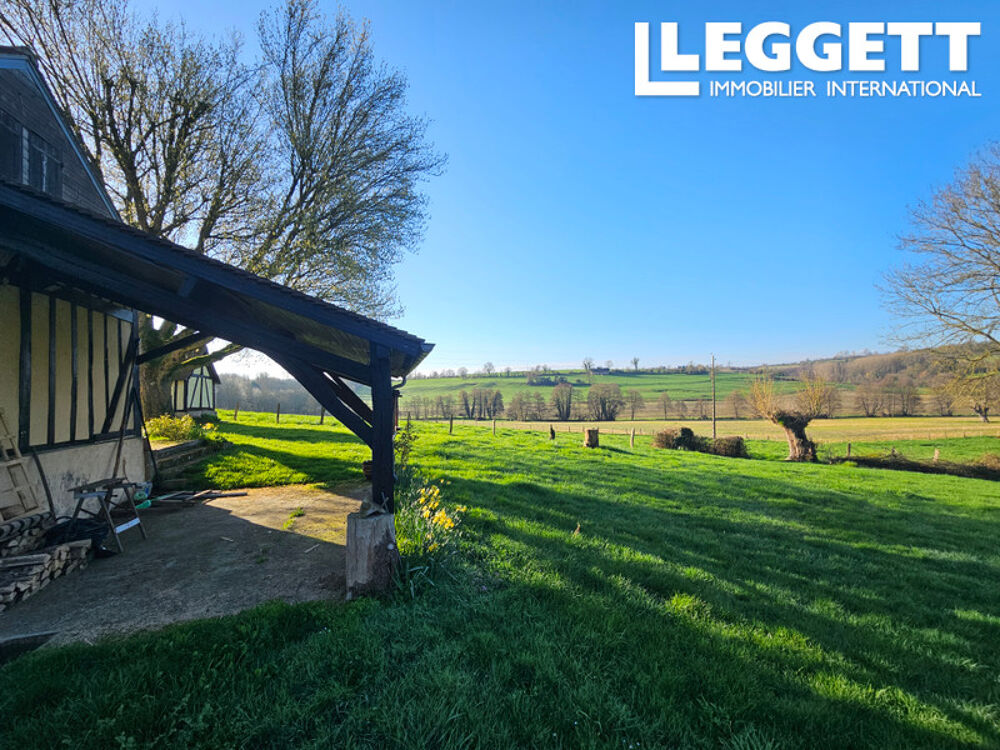 Une occasion rare de profiter du charme authentique de la Normandie avec de magnifiques vues sur la campagne