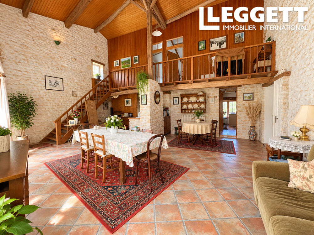 Vente Maison Charmante maison en pierre de 3 chambres avec un grand jardin, des dépendances et parking pres d'Archingeay Archingeay