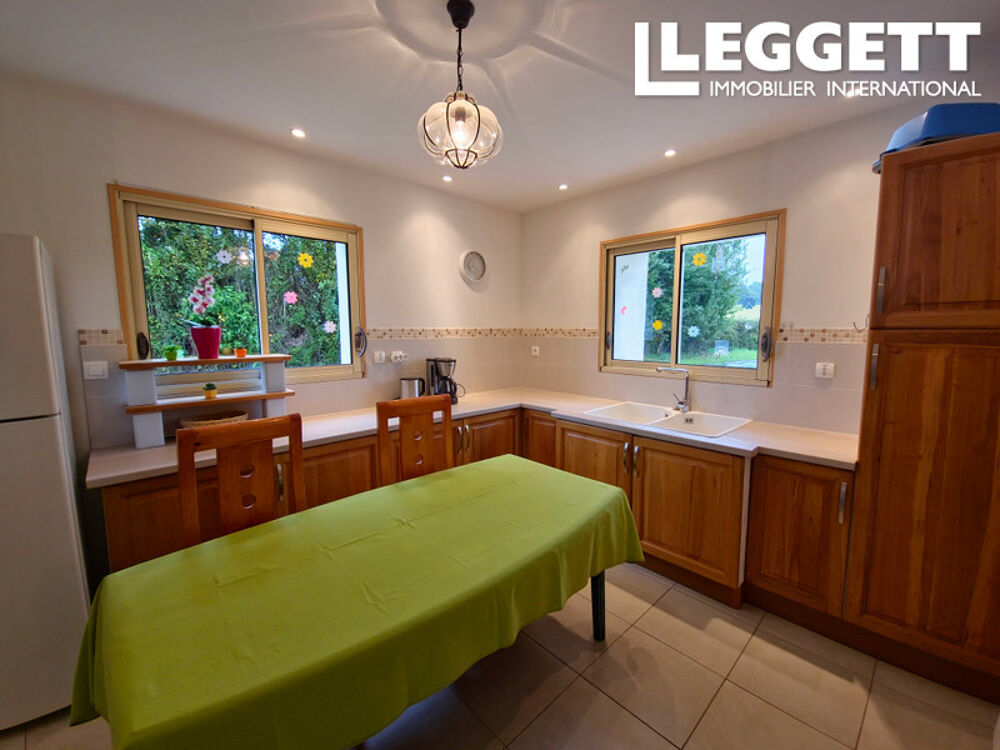 Vente Maison Propriété 265 m², 5 chambres, terrain clos de plus de 3ha, dépendances, DPE C, puits et petit étang. Pamplie